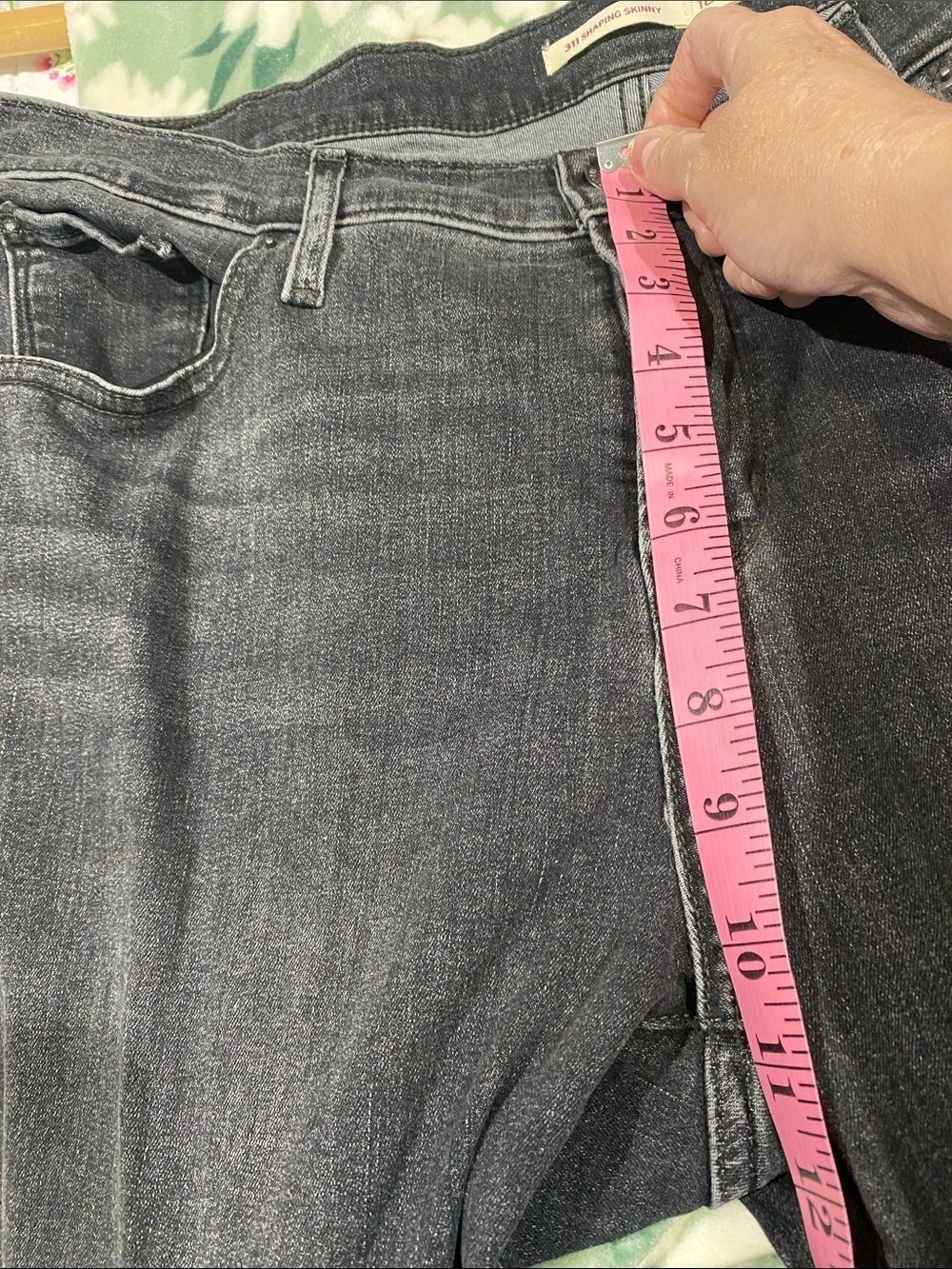 Levi’s 311 Black-Washed Straight-Leg Jeans 18W - Picture 8 of 9